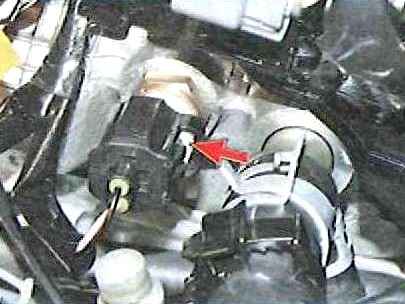 Extracción e instalación de componentes del sistema de gestión del motor Toyota Camry