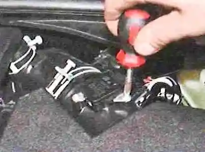 Зняття та встановлення елементів системи керування двигуном Тойота Камрі