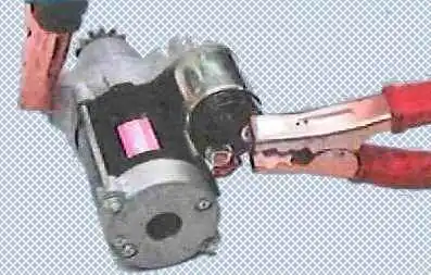 Extracción y reparación del motor de arranque de Toyota Camry