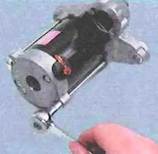 Extracción y reparación del motor de arranque de Toyota Camry