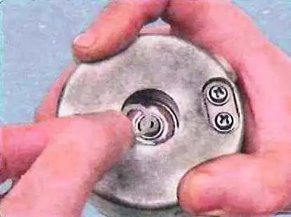 Extracción y reparación del motor de arranque de Toyota Camry