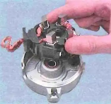 Extracción y reparación del motor de arranque de Toyota Camry
