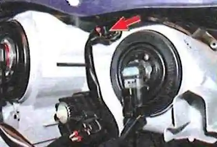 Заміна фар, ліхтарів та плафонів освітлення Тойота Камрі