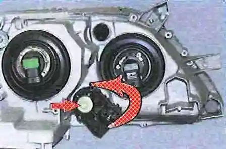 Заміна фар, ліхтарів та плафонів освітлення Тойота Камрі