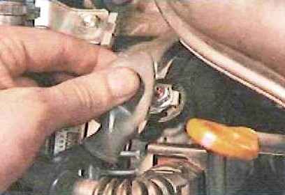 Toyota Camry alternator removal and installation