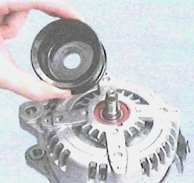 Reparación de alternador de Toyota Camry