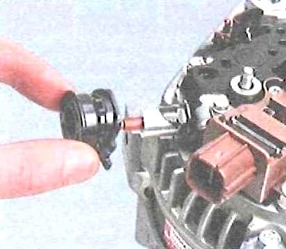 Reparación de alternador de Toyota Camry