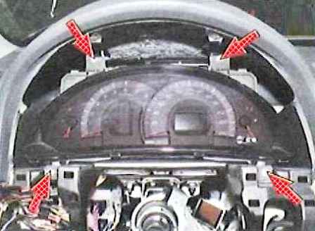 Aus- und Einbau des Kombiinstruments eines Toyota Camry