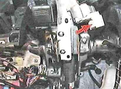 Überprüfung und Reparatur des Zündschlosses eines Toyota Camry