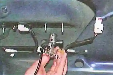 Toyota Camry trunk parts removal and installation