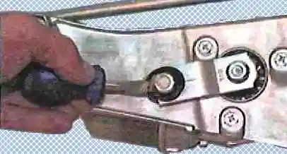 Ремонт стеклоочистителя и стеклоомывателя автомобиля Тойота Камри