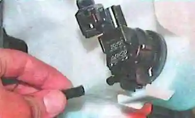 Ремонт стеклоочистителя и стеклоомывателя автомобиля Тойота Камри