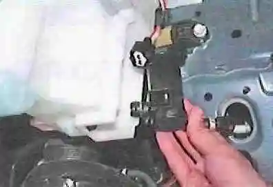 Ремонт стеклоочистителя и стеклоомывателя автомобиля Тойота Камри