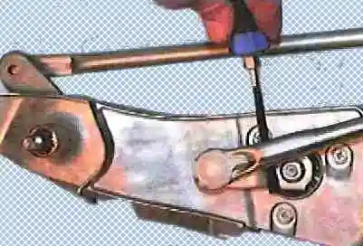 Ремонт стеклоочистителя и стеклоомывателя автомобиля Тойота Камри