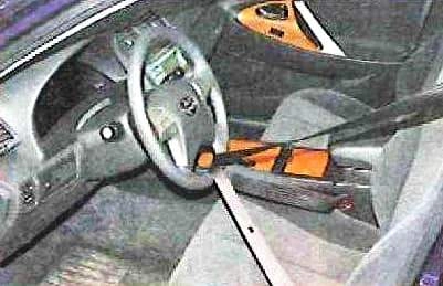 Як зняти та встановити підрамник передньої підвіски Toyota Camry