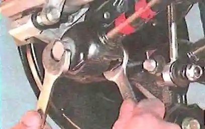 Toyota Camry артқы ілмектерін қалай ауыстыруға болады