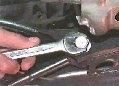 Toyota Camry артқы ілмектерін қалай ауыстыруға болады