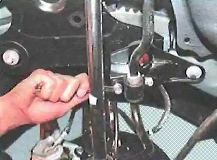 Toyota Camry артқы ілмектерін қалай ауыстыруға болады