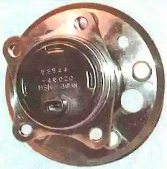 Как снять и установить ступицу и кулак задней подвески Toyota Camry