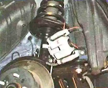 Как снять и установить ступицу и кулак задней подвески Toyota Camry