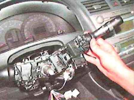 How to remove and install the Toyota Camry steering column