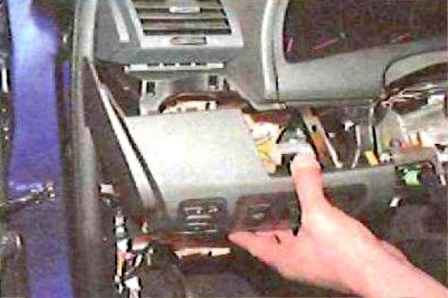 Entfernen und Installieren der Toyota Camry-Lenksäule
