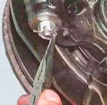 Як замінити наконечники та кермові тяги Toyota Camry