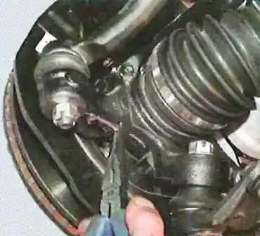 Як замінити наконечники та рульові тяги Toyota Camry