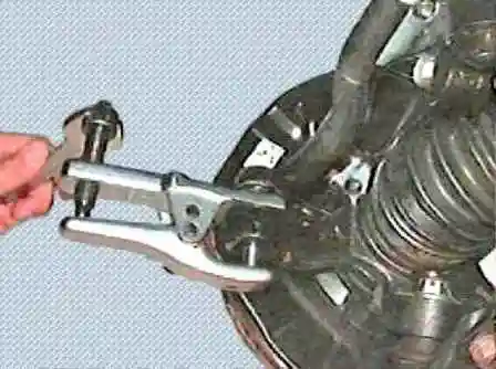 Як замінити наконечники та кермові тяги Toyota Camry