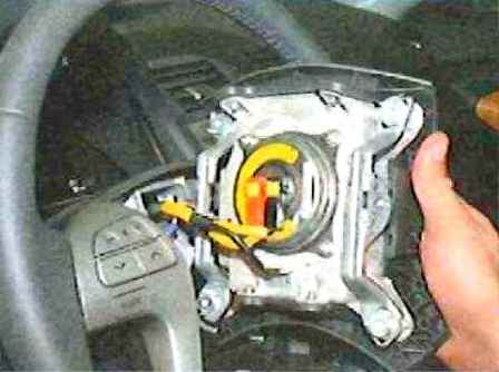 How to remove and install Toyota Camry steering wheel