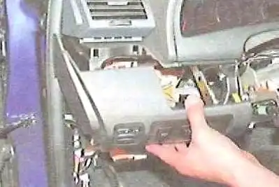 Зняття та встановлення педалі гальма автомобіля Toyota Camry Зняття та встановлення педалі гальма автомобіля Toyota Camry