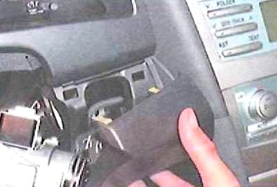 Extracción e instalación del pedal de freno de Toyota Camry