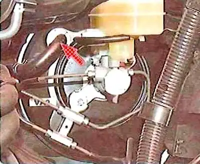 Cómo quitar el servofreno de Toyota Camry