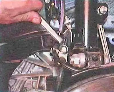 Как заменить тормозные шланги и трубки автомобиля Toyota Camry Как заменить тормозные шланги и трубки автомобиля Toyota Camry