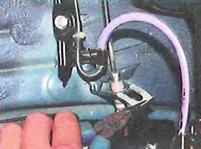 Как заменить тормозные шланги и трубки автомобиля Toyota Camry Как заменить тормозные шланги и трубки автомобиля Toyota Camry