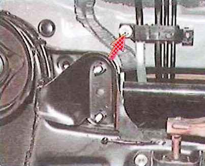 Как заменить тормозные шланги и трубки автомобиля Toyota Camry