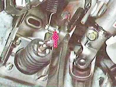 Extracción e instalación del pedal de freno de Toyota Camry