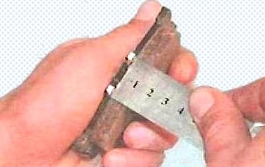 Reparación del mecanismo de freno de la rueda delantera de Toyota Camry
