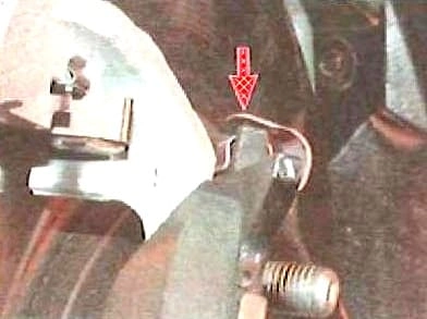 Reparación del mecanismo de freno de la rueda delantera de Toyota Camry