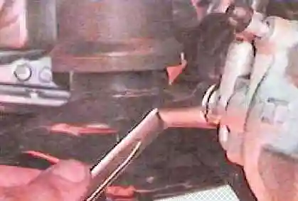 Снятие и ремонт суппорта автомобиля Тойота Камри