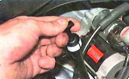 Checking and changing oil in manual transmission and automatic transmission