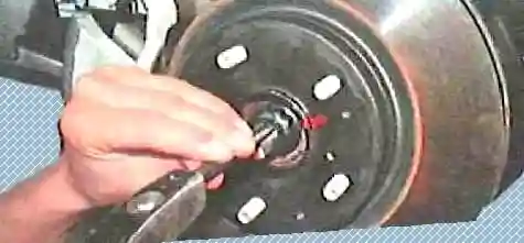 Зняття приводу переднього колеса Toyota Camry Зняття приводу переднього колеса Toyota Camry