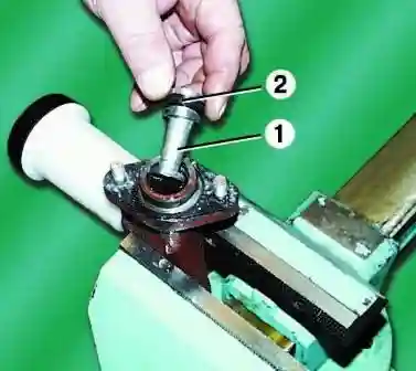 ремонт главного цилиндра привода выключения сцепления