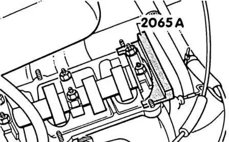 Одновременно кулачковая пара первого цилиндра направлена вверх 