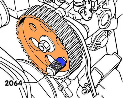 Теперь в отверстие шестерни топливного насоса высокого давления и кронштейна насоса должна войти оправка 