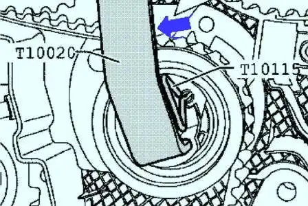 Вращение гайковерта для фиксации натяжного ролика
