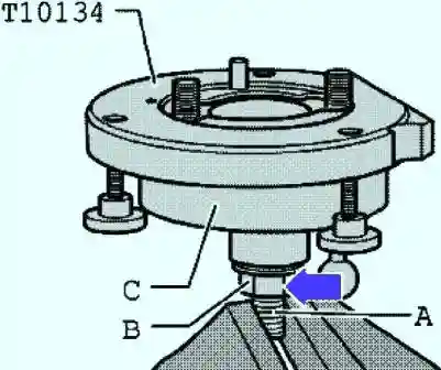 Установка монтажного приспособления в тиски 