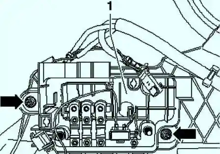 Извлечение главного блока предохранителей 
