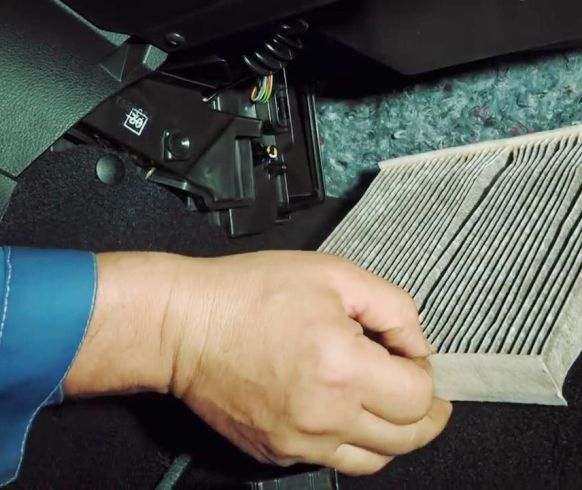 Как заменить фильтр салона автомобиля Lada Xray