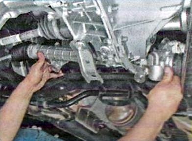 Снятие и установка рулевого механизма автомобиля Хрей
